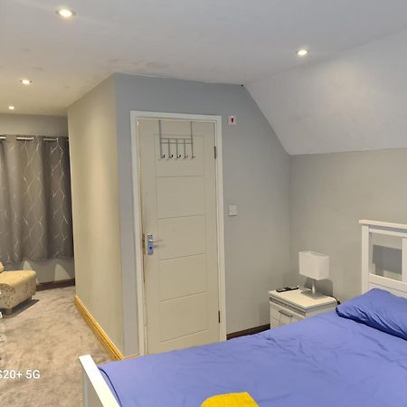 The Reading Whole Apartment With Private Lake And Gardens Buitenkant foto