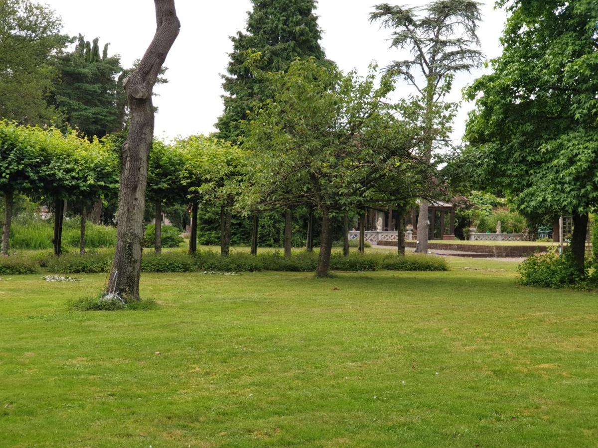 The Reading Whole Apartment With Private Lake And Gardens Buitenkant foto