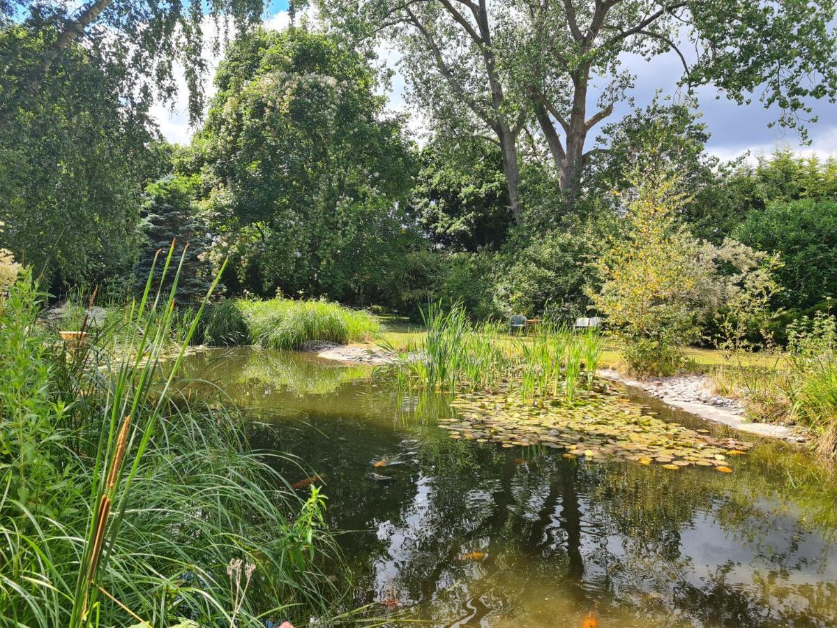 The Reading Whole Apartment With Private Lake And Gardens Buitenkant foto