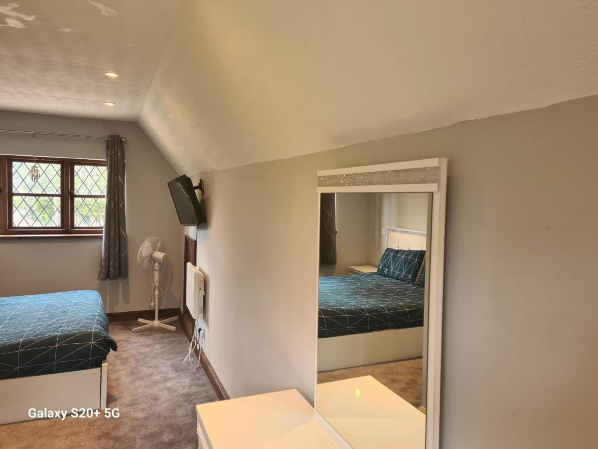 The Reading Whole Apartment With Private Lake And Gardens Buitenkant foto