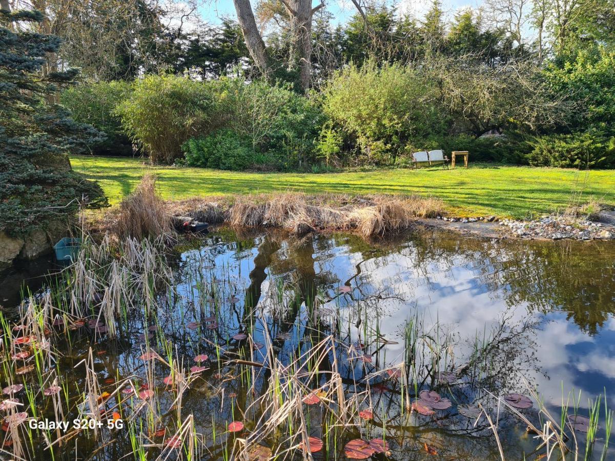 The Reading Whole Apartment With Private Lake And Gardens Buitenkant foto