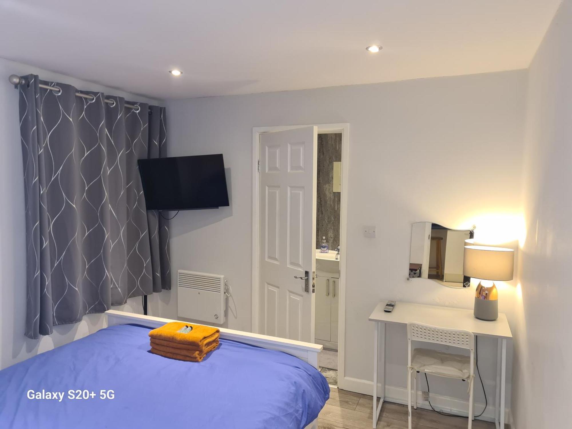 The Reading Whole Apartment With Private Lake And Gardens Buitenkant foto